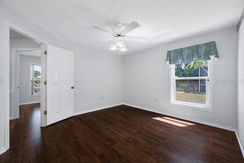 Image 28 of 56 For 5321 Gardens Dr