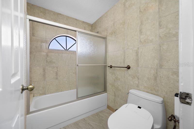 Image 33 of 56 For 5321 Gardens Dr