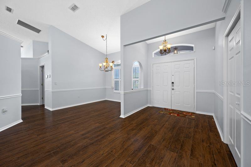 Image 5 of 56 For 5321 Gardens Dr