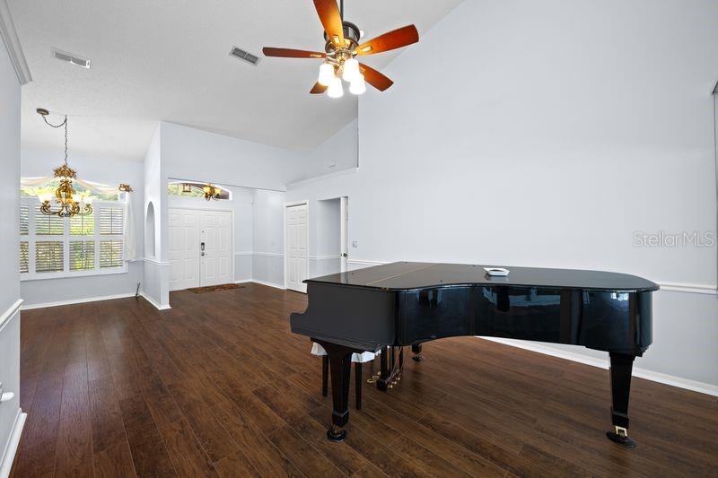 Image 7 of 56 For 5321 Gardens Dr