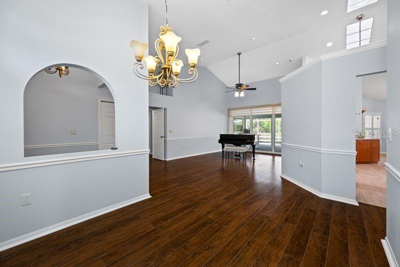 Image 8 of 56 For 5321 Gardens Dr