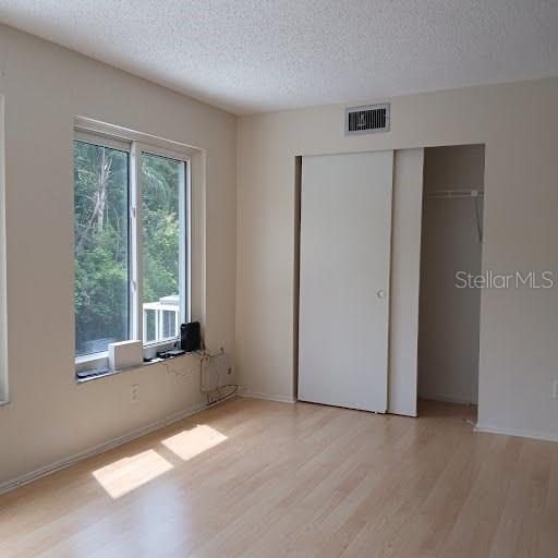 Image 6 of 13 For 2391 Sumatran Way 43