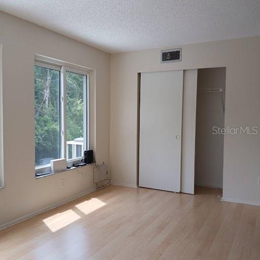 Image 8 of 13 For 2391 Sumatran Way 43