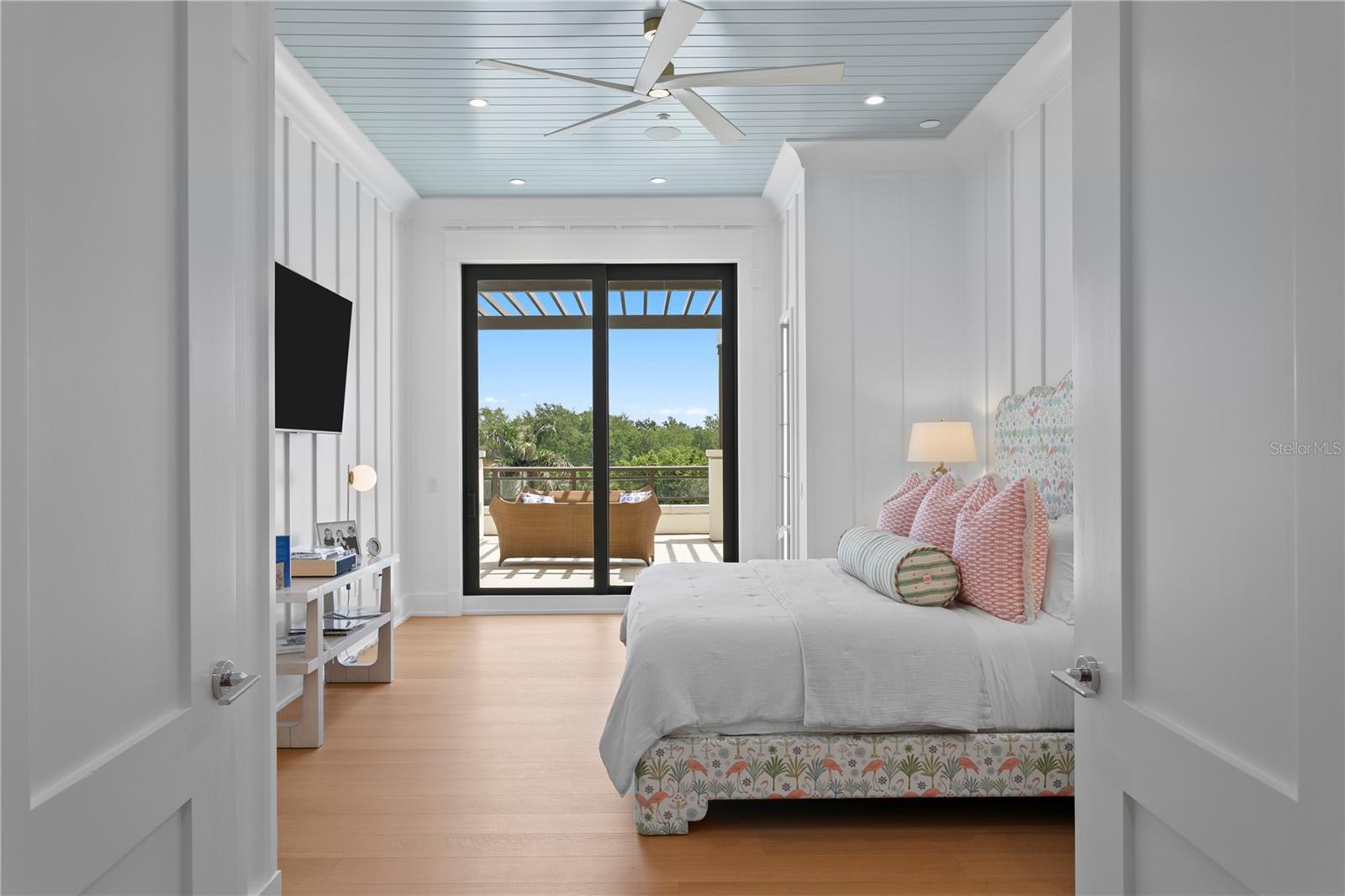 Image 16 of 55 For 2103 Bayshore Boulevard 504