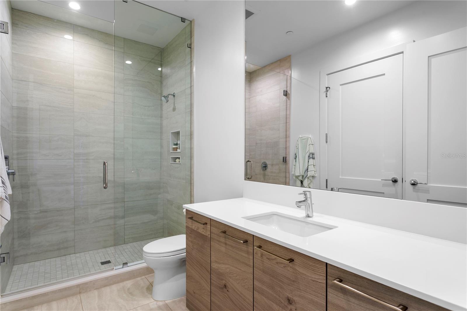 Image 30 of 55 For 2103 Bayshore Boulevard 504