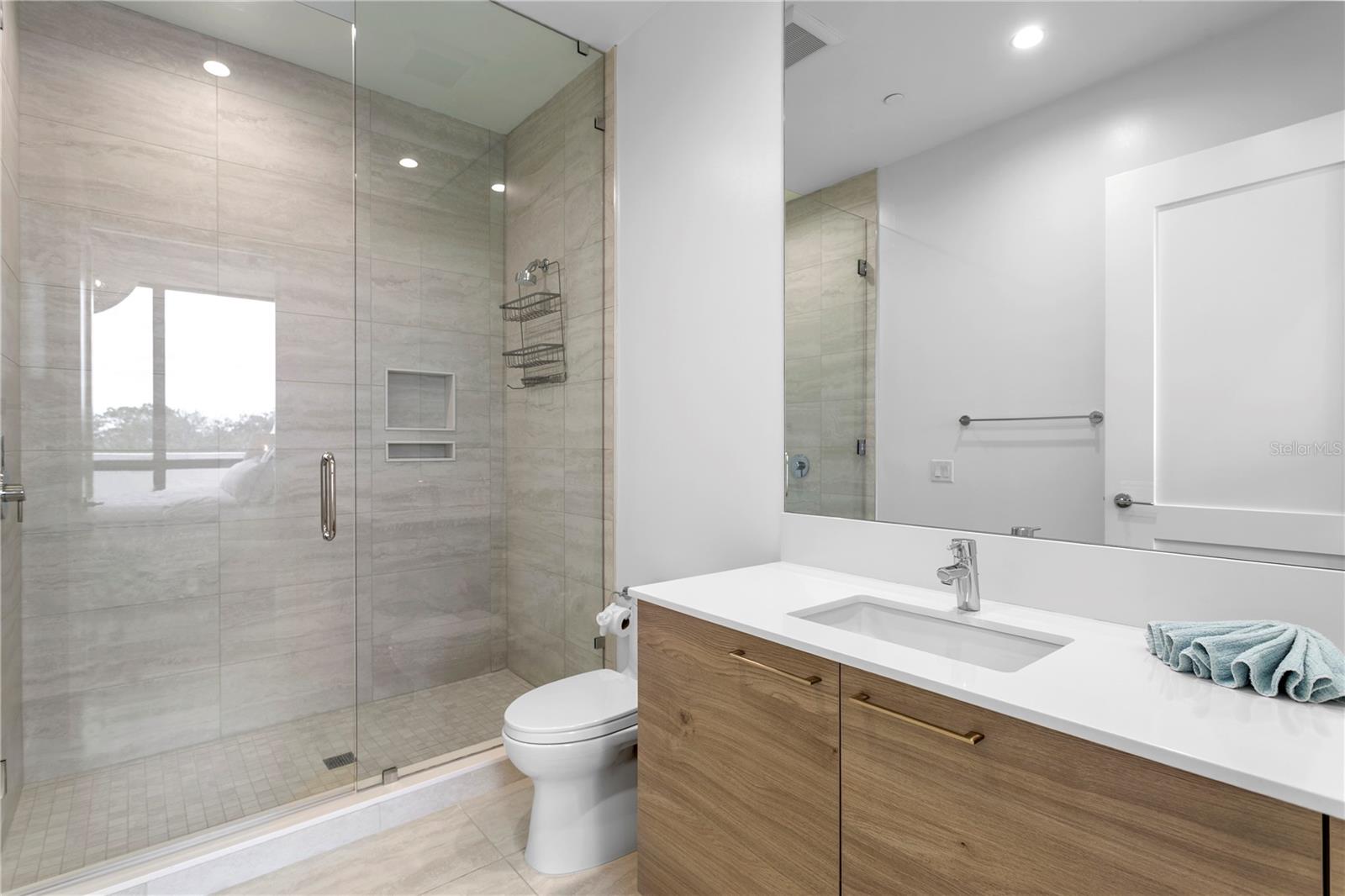 Image 31 of 55 For 2103 Bayshore Boulevard 504