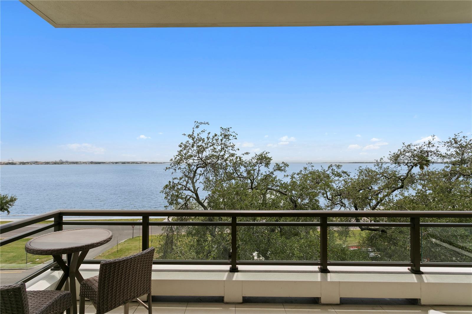 Image 32 of 55 For 2103 Bayshore Boulevard 504