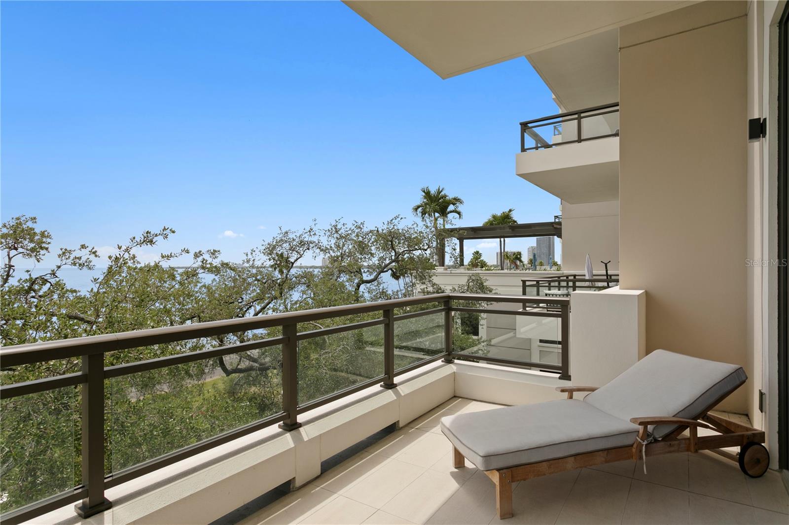 Image 33 of 55 For 2103 Bayshore Boulevard 504