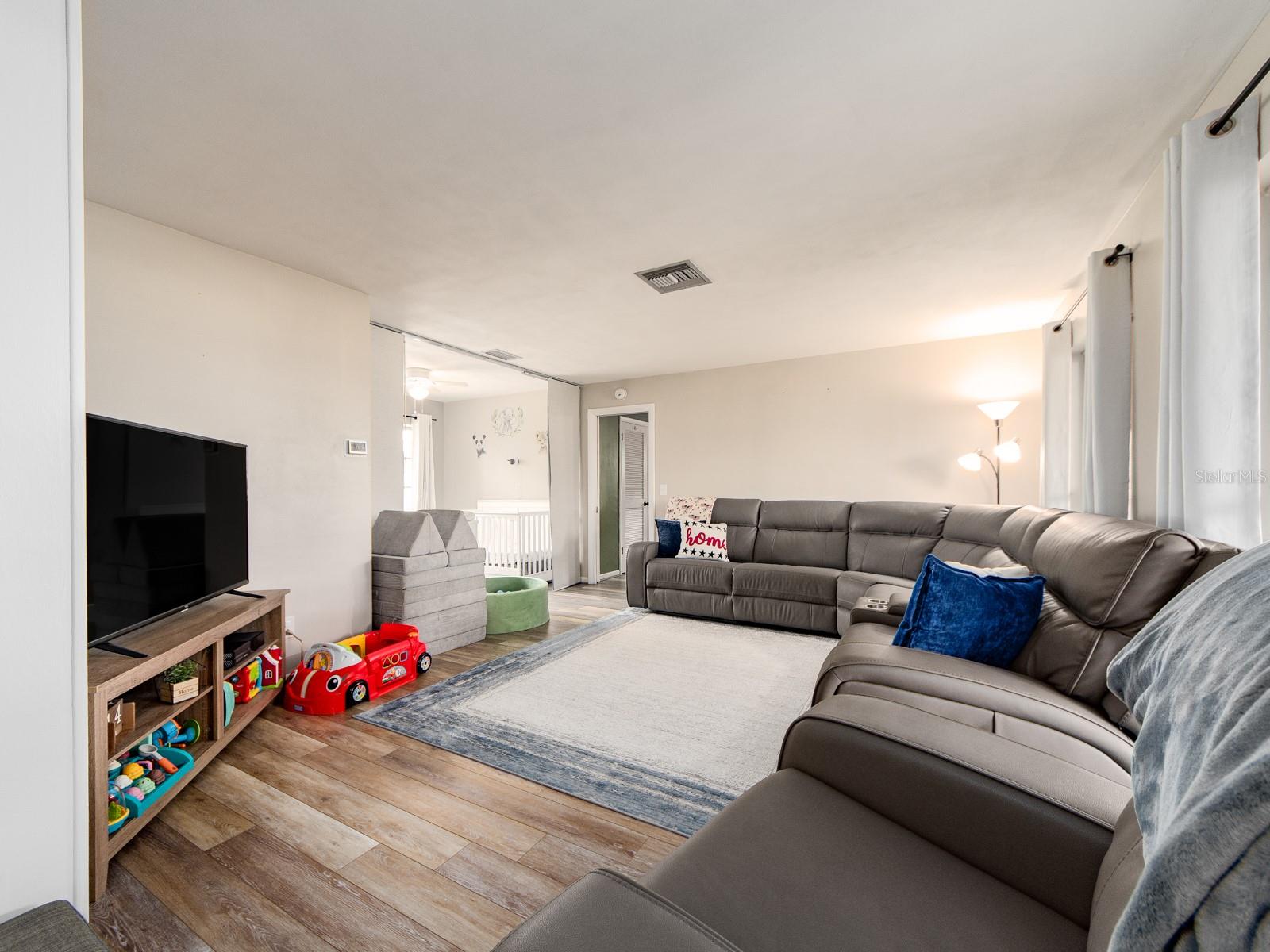 Image 5 of 38 For 1678 Algonquin Drive