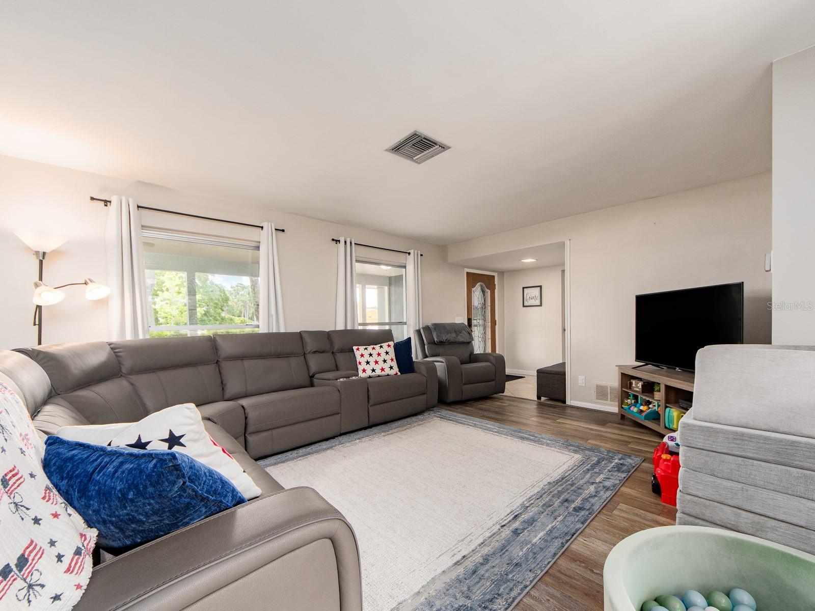 Image 6 of 38 For 1678 Algonquin Drive