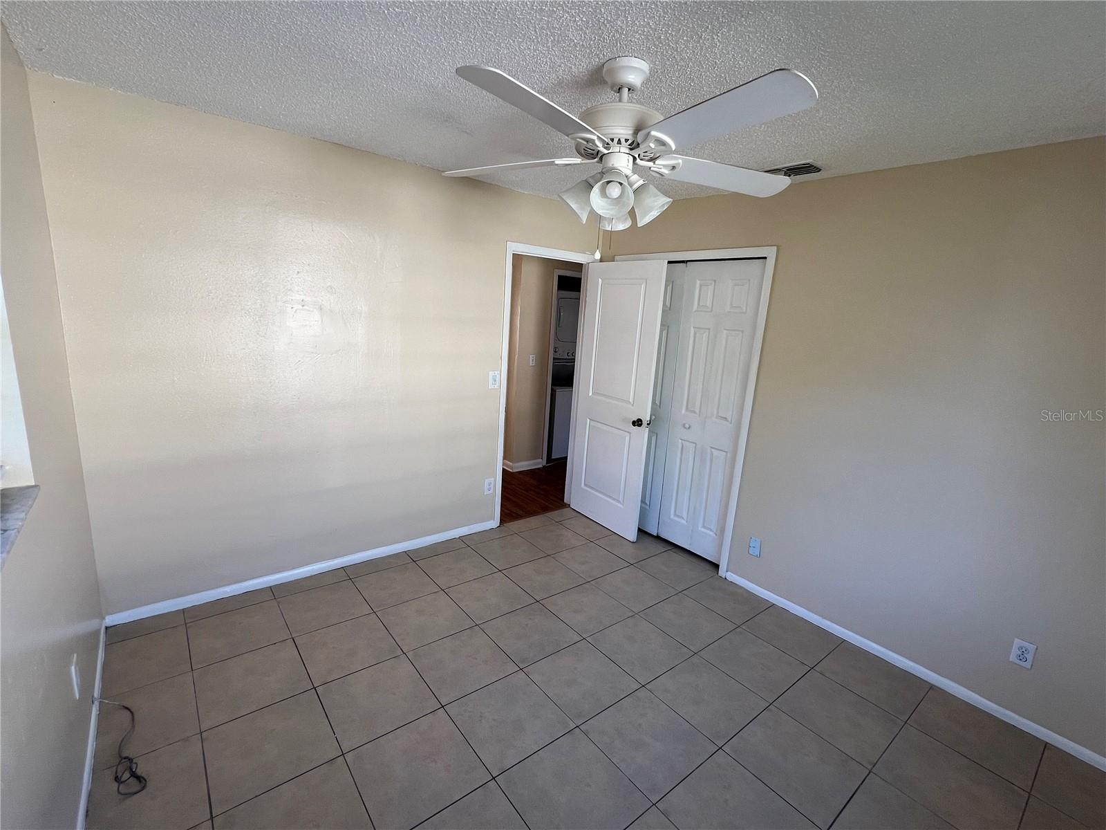 Listing photo id 9 for 2983 62nd Avenue N