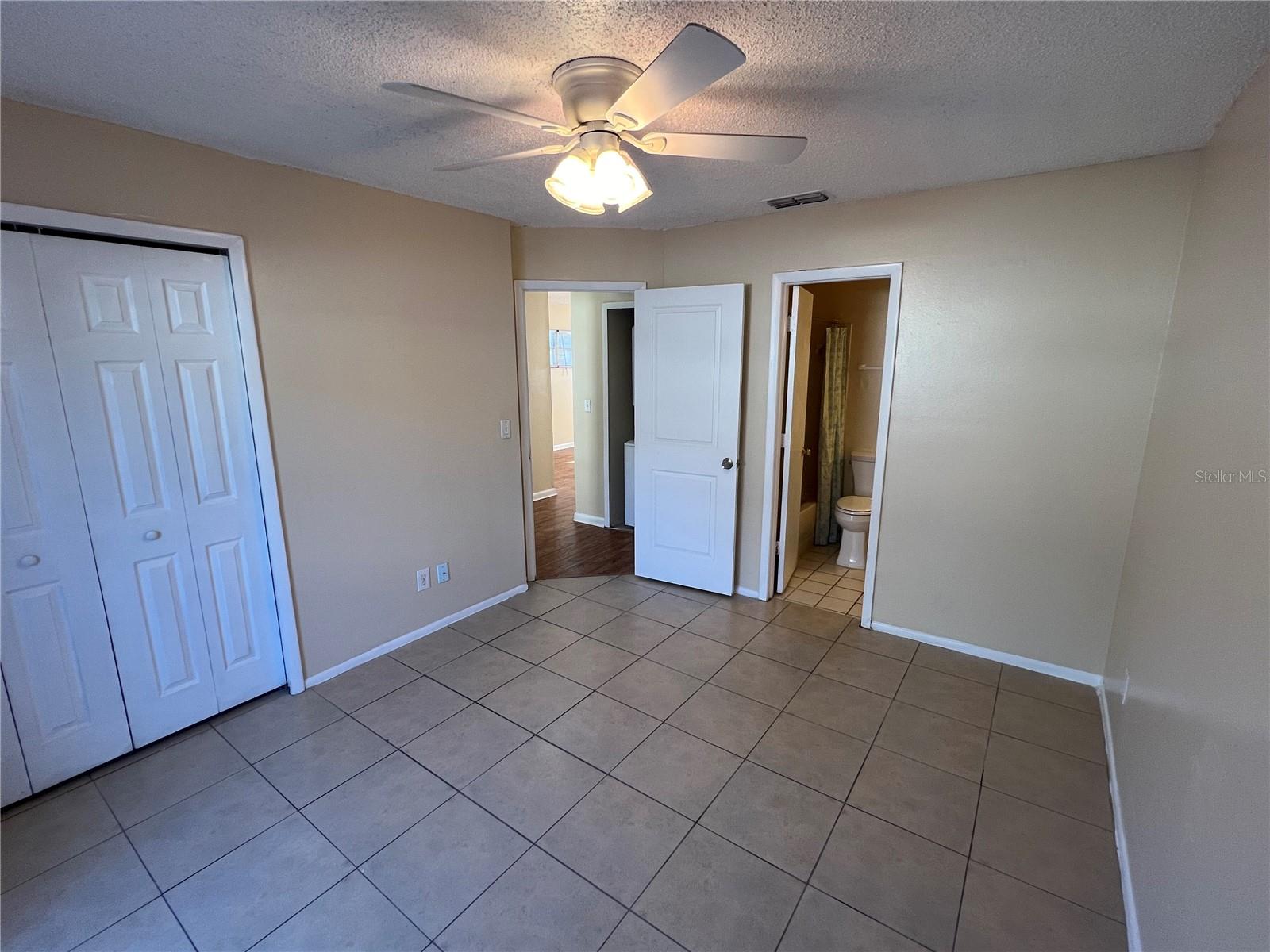 Listing photo id 11 for 2983 62nd Avenue N