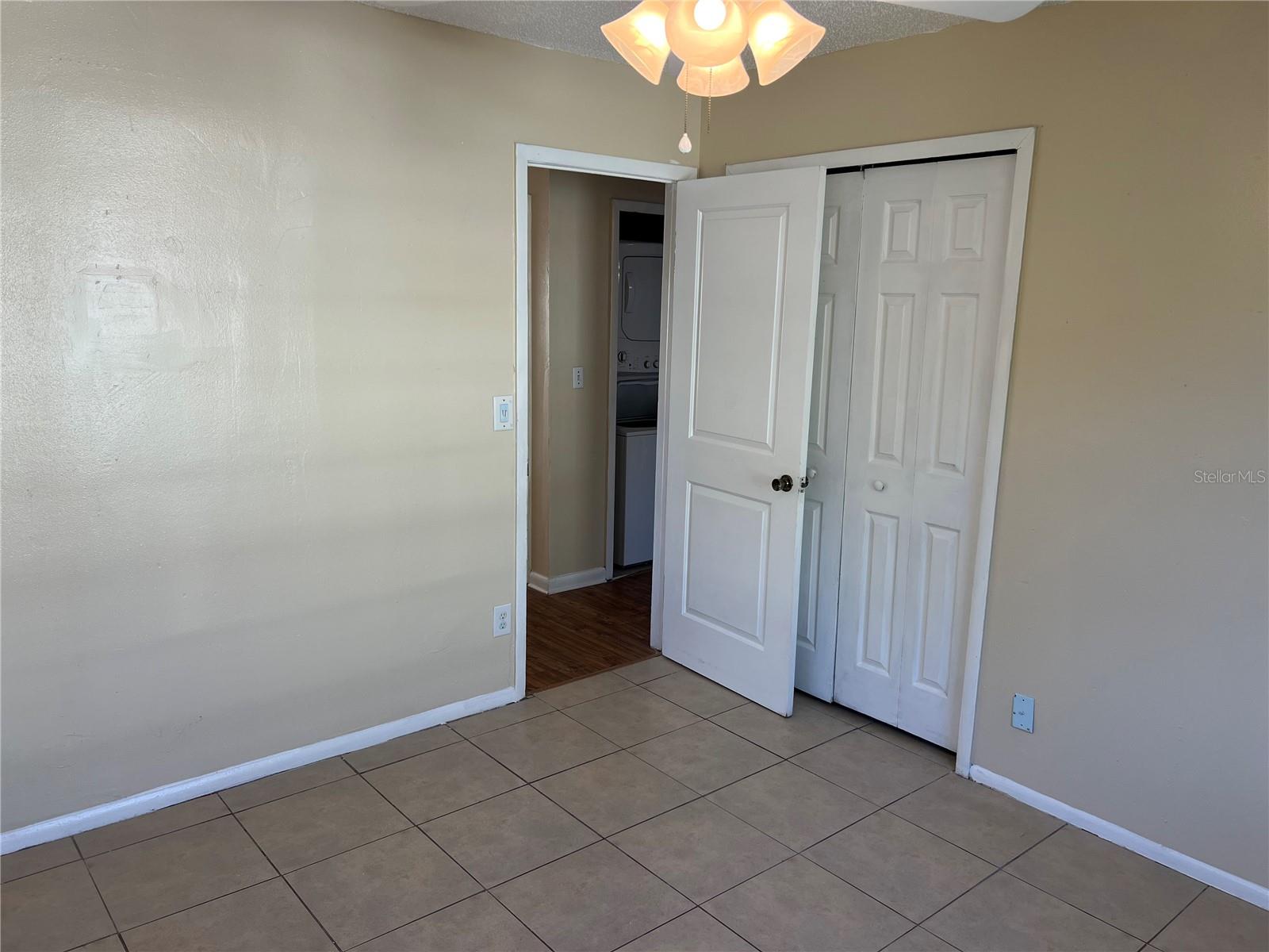 Listing photo id 13 for 2983 62nd Avenue N