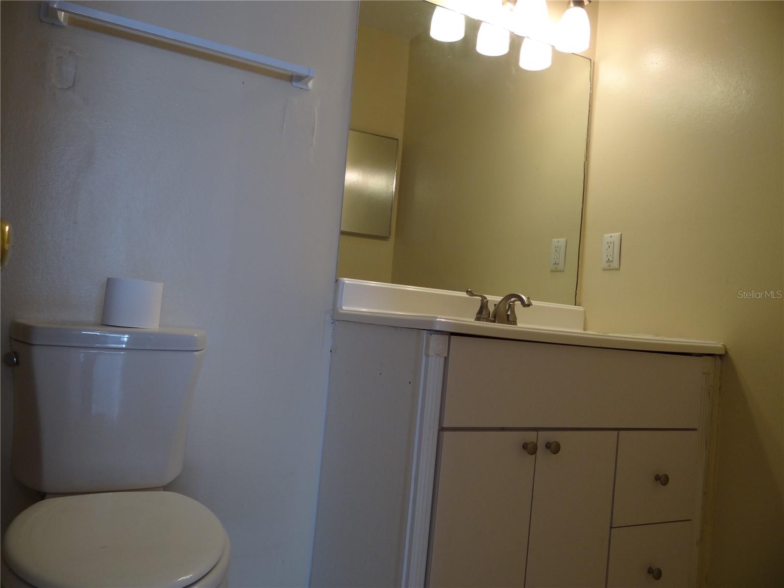 Listing photo id 16 for 2983 62nd Avenue N