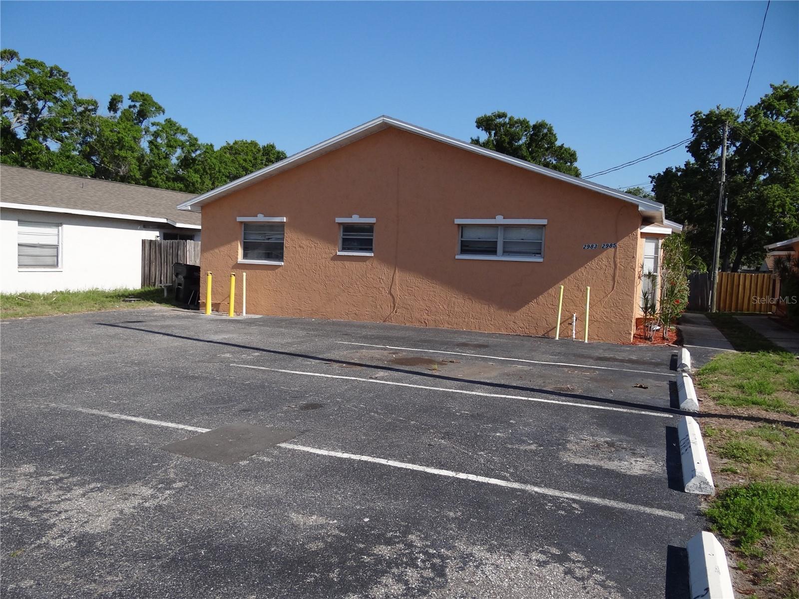 Listing photo id 23 for 2983 62nd Avenue N