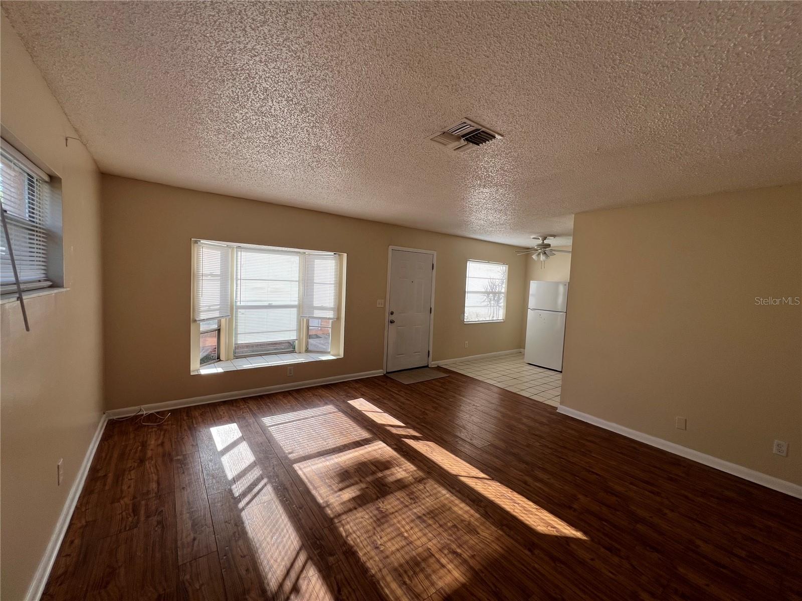 Listing photo id 3 for 2983 62nd Avenue N