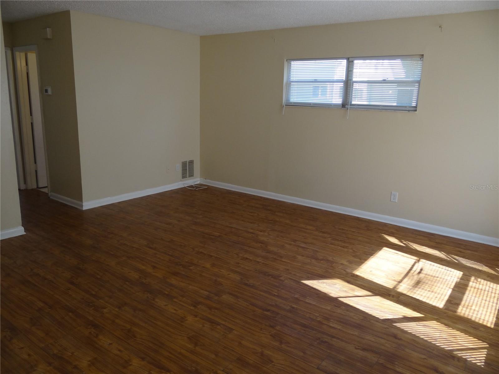 Listing photo id 4 for 2983 62nd Avenue N