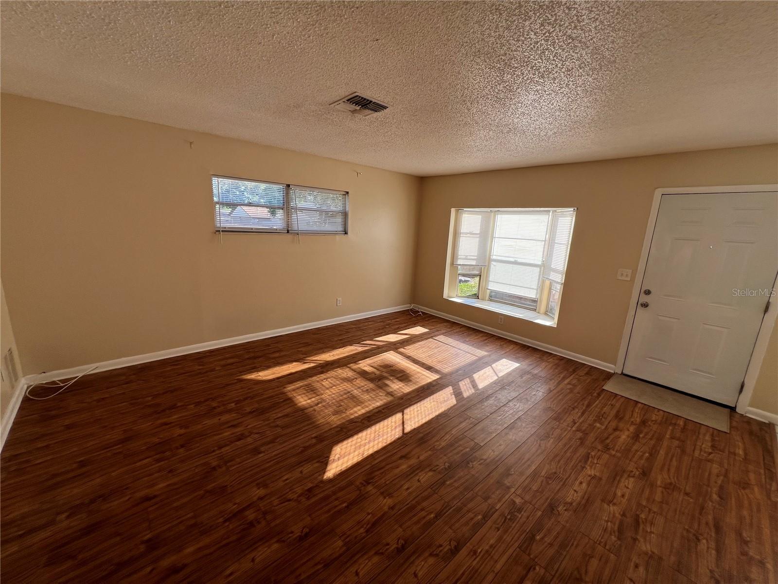 Listing photo id 5 for 2983 62nd Avenue N