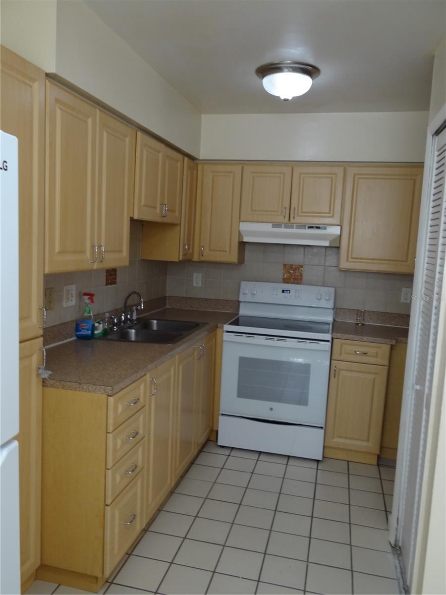 Listing photo id 7 for 2983 62nd Avenue N