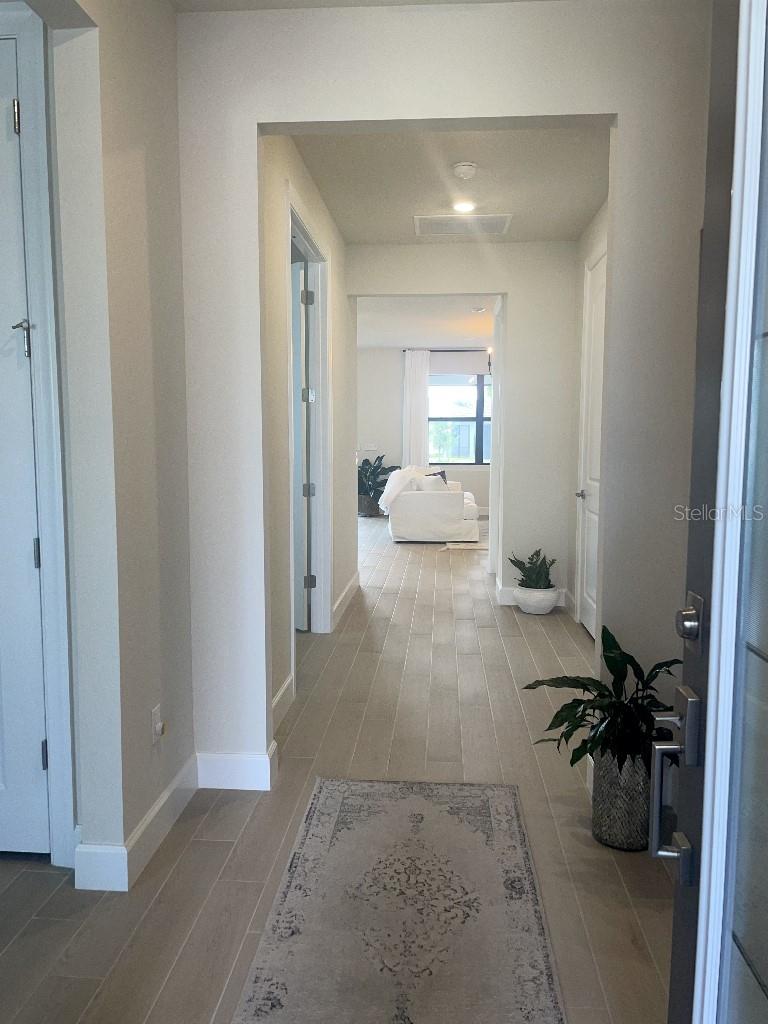 Image 2 of 38 For 4012 Basket Oak Circle