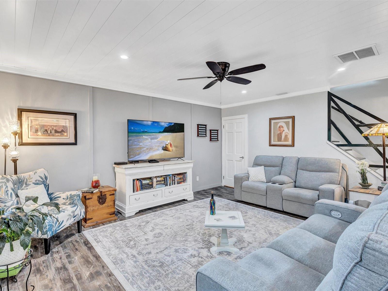 Image 10 of 68 For 7581 Cumberland Road 7