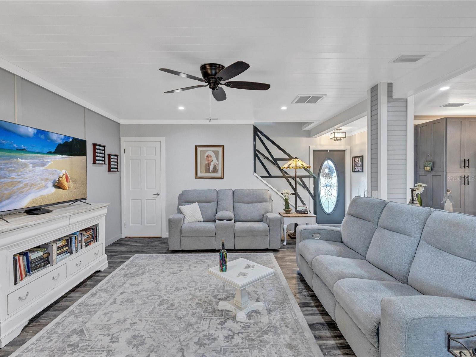 Image 11 of 68 For 7581 Cumberland Road 7