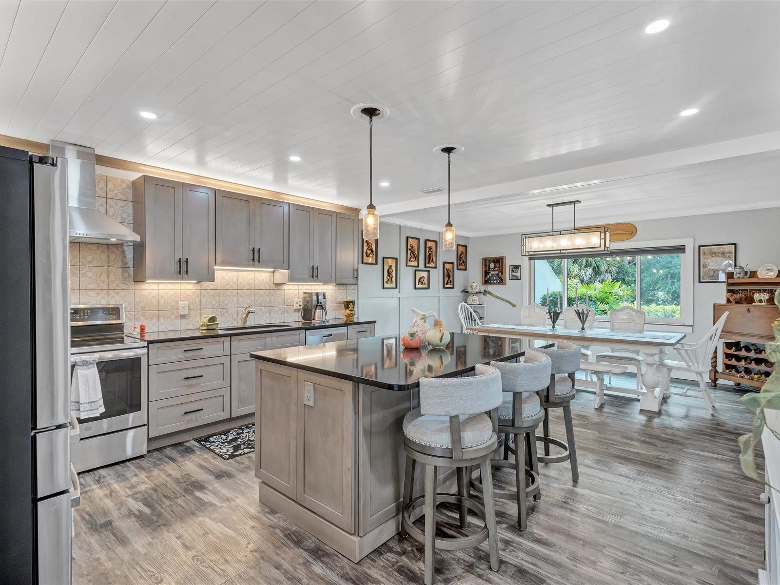 Image 13 of 68 For 7581 Cumberland Road 7