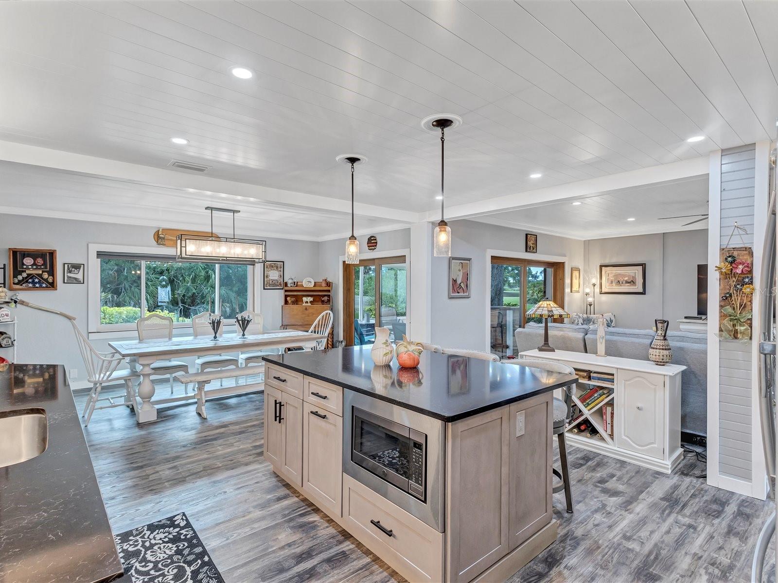 Image 18 of 68 For 7581 Cumberland Road 7
