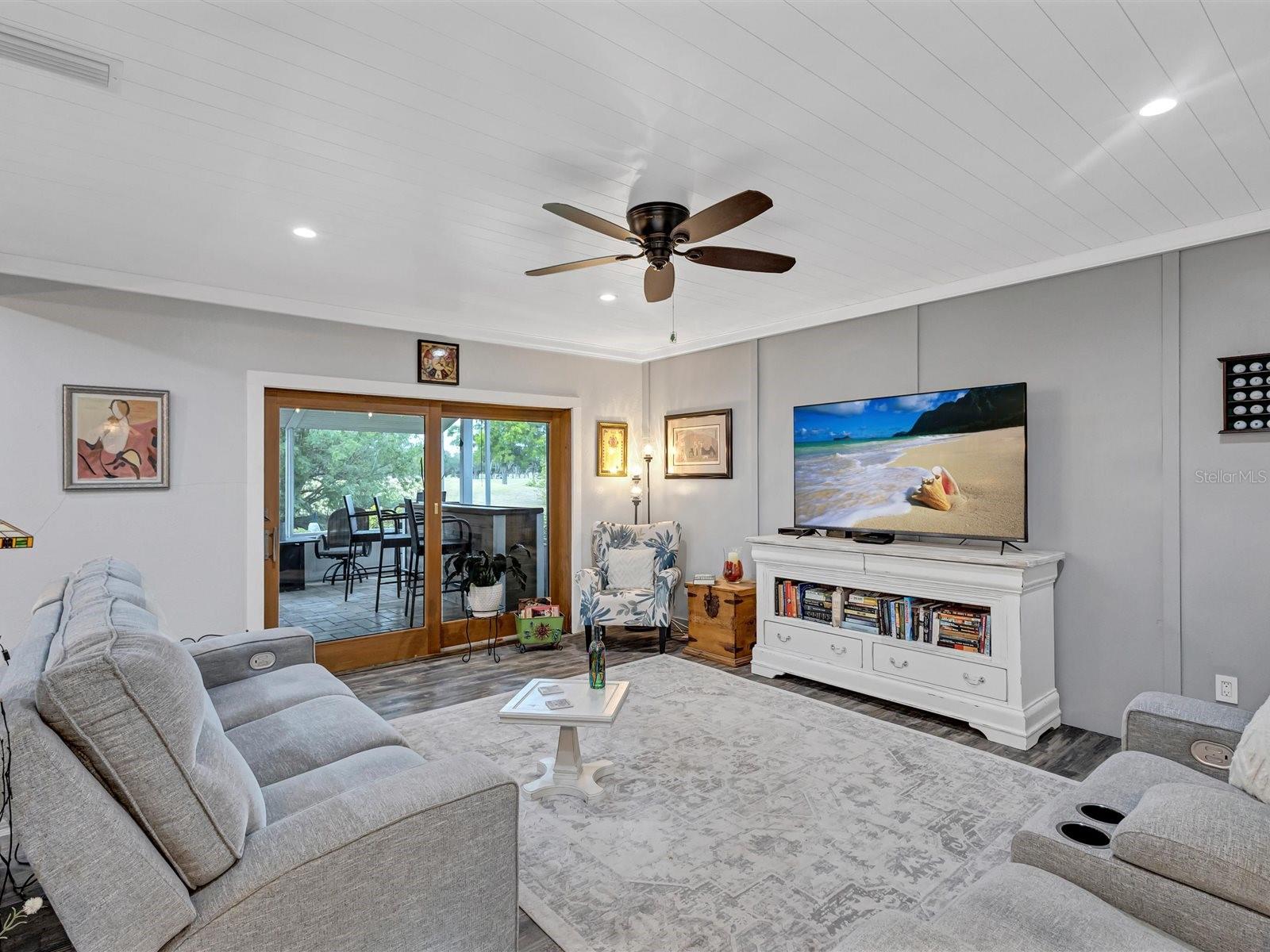 Image 8 of 68 For 7581 Cumberland Road 7
