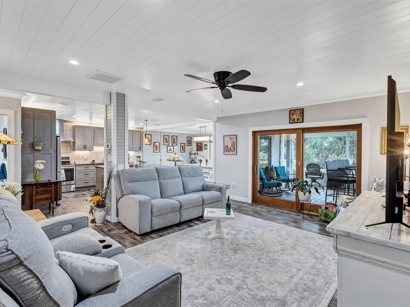 Image 9 of 68 For 7581 Cumberland Road 7