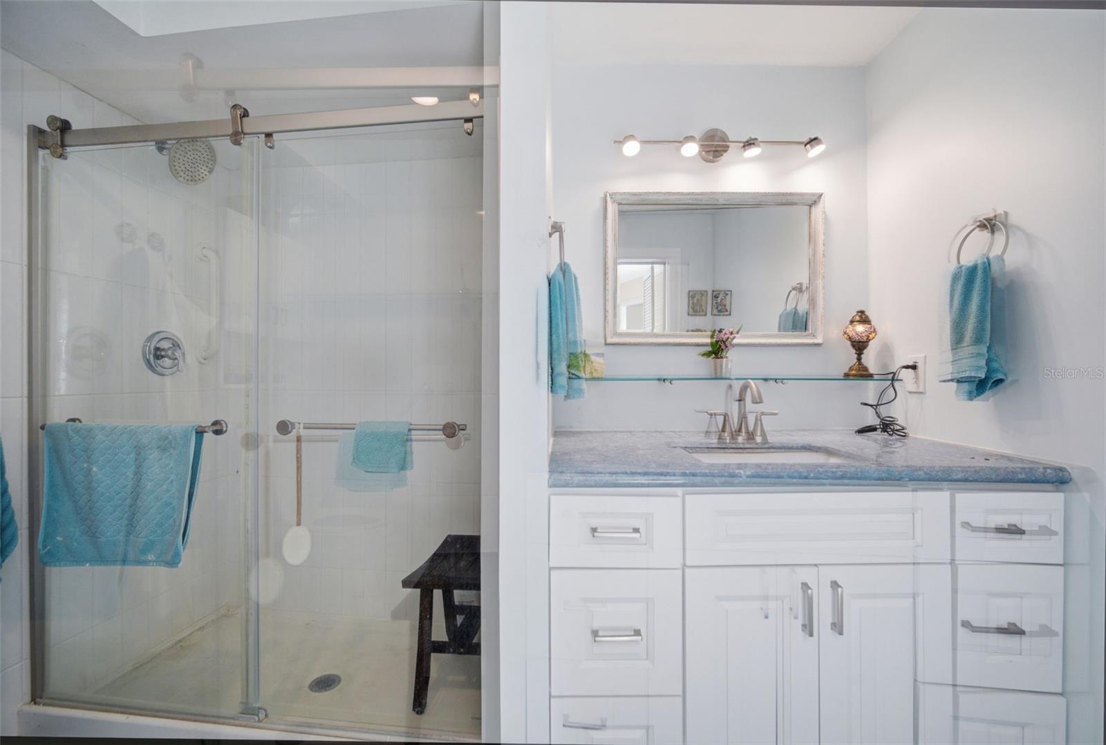 Image 32 of 63 For 7400 Sunshine Skyway Lane S 121