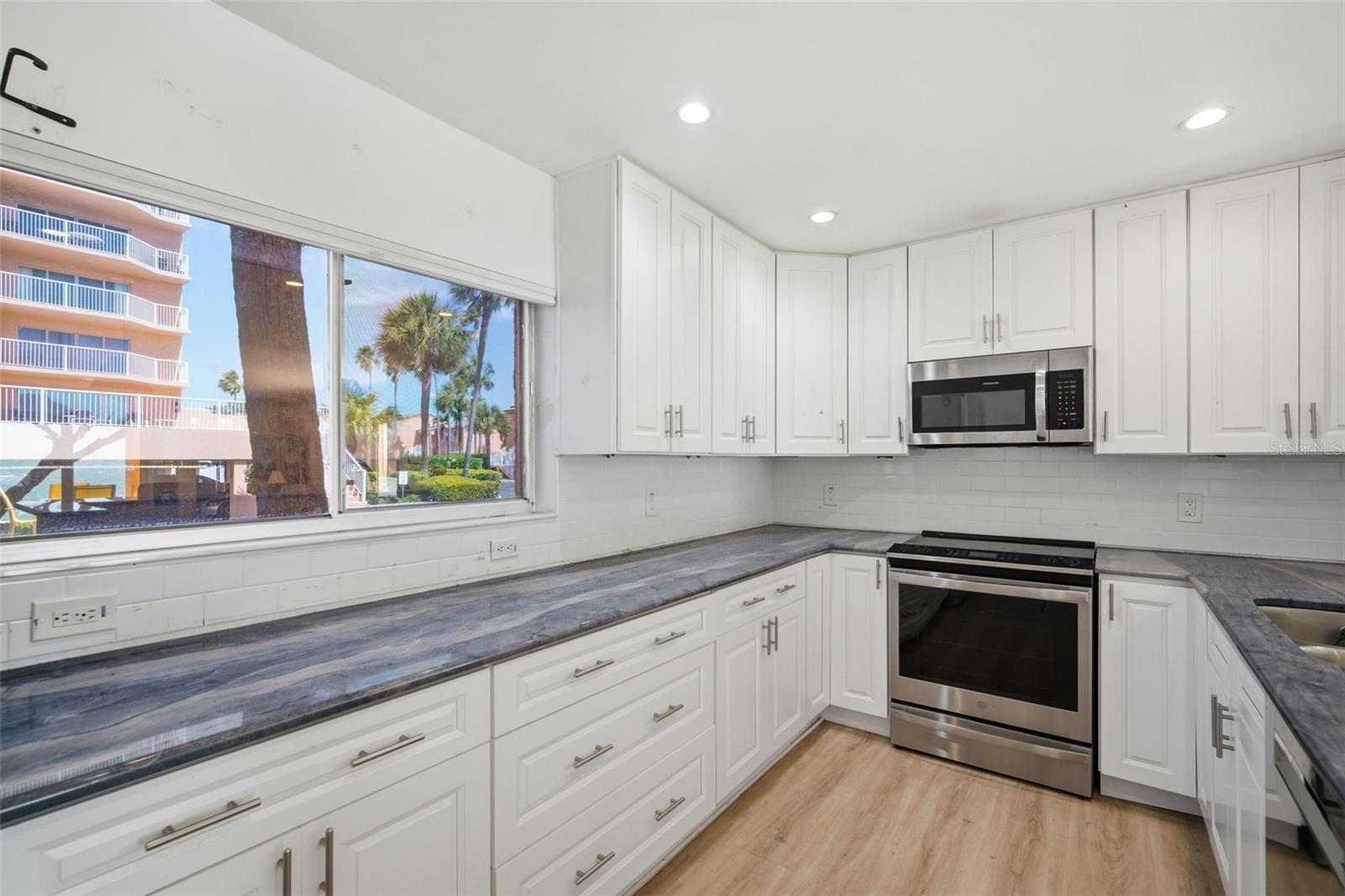 Image 7 of 63 For 7400 Sunshine Skyway Lane S 121