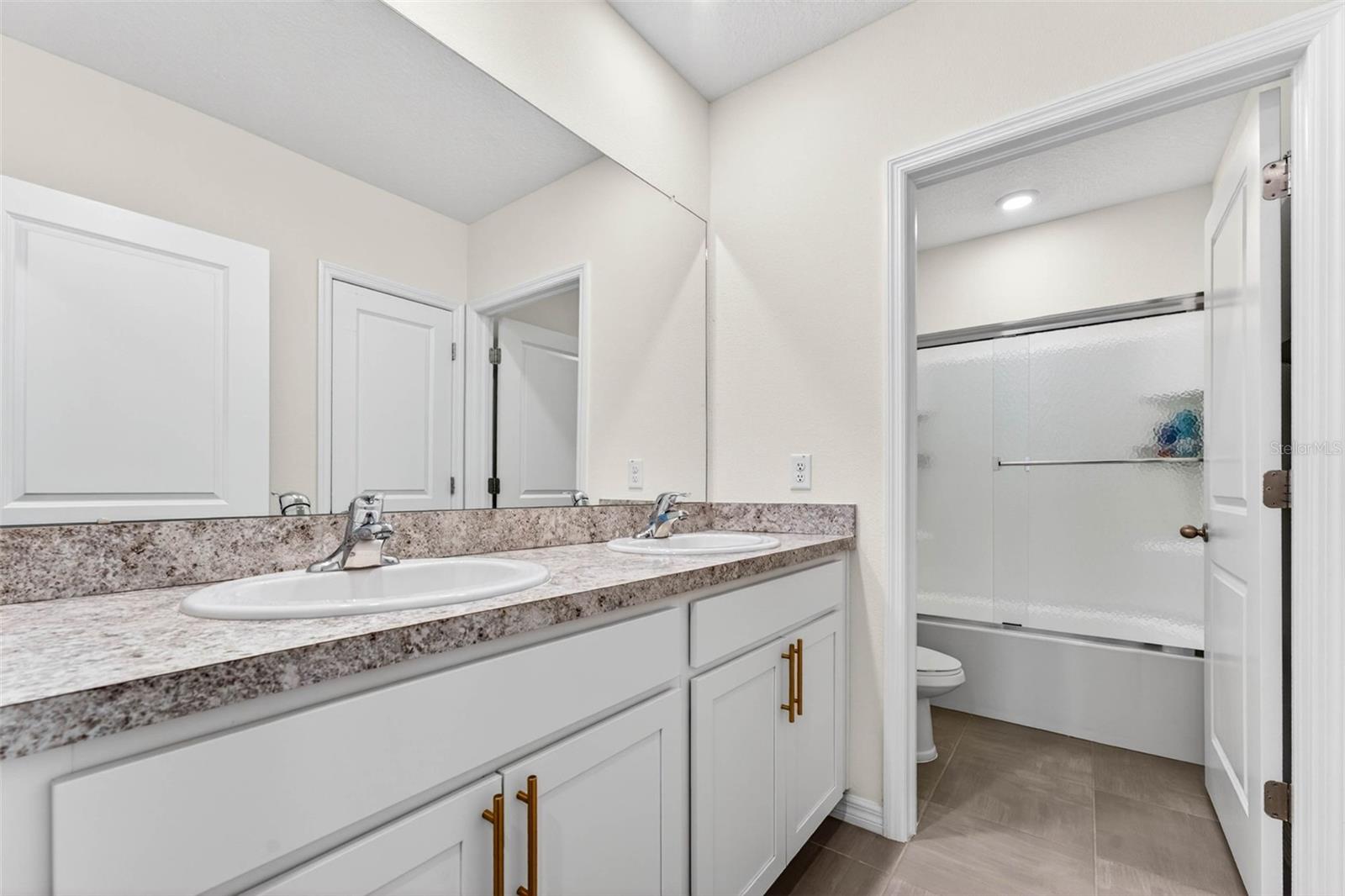 Image 13 of 64 For 16946 Oval Rum Drive