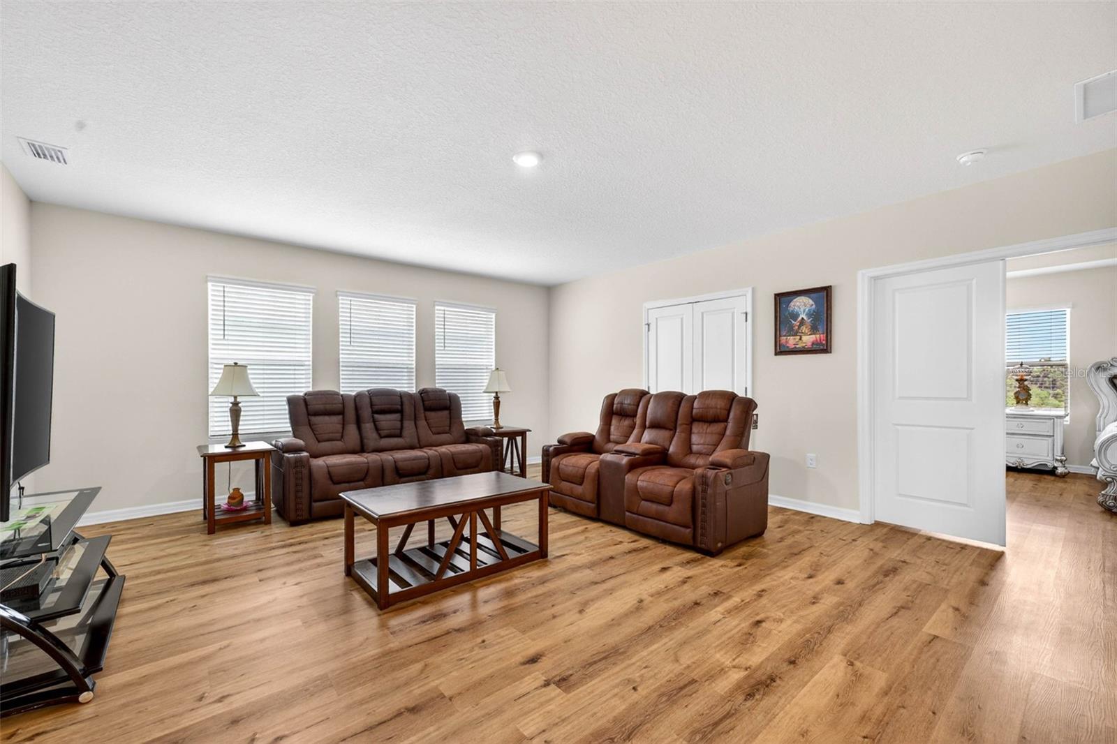 Image 33 of 64 For 16946 Oval Rum Drive