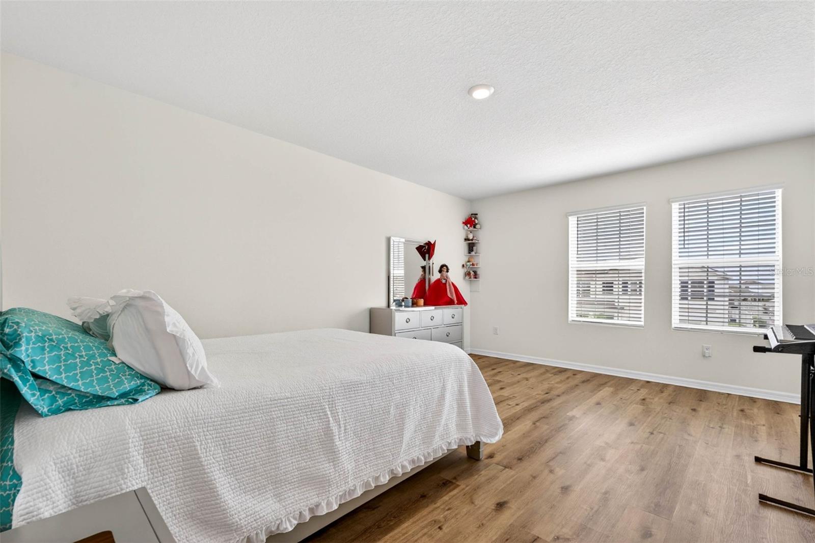 Image 43 of 64 For 16946 Oval Rum Drive