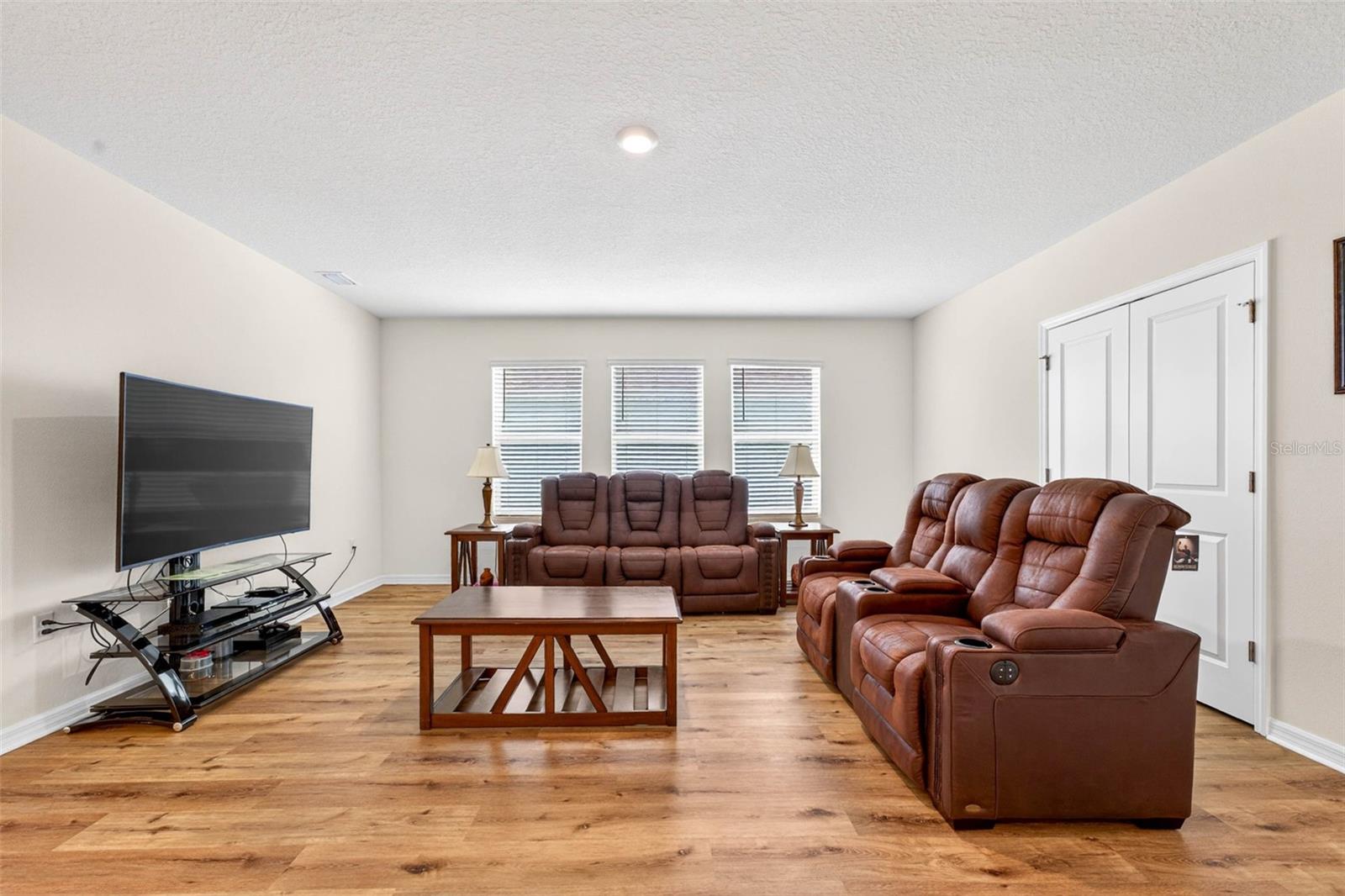 Image 8 of 64 For 16946 Oval Rum Drive