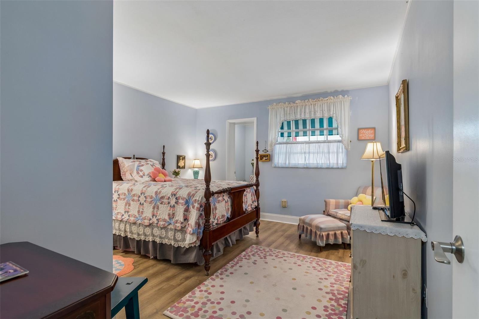 Image 12 of 35 For 200 Glennes Lane 112