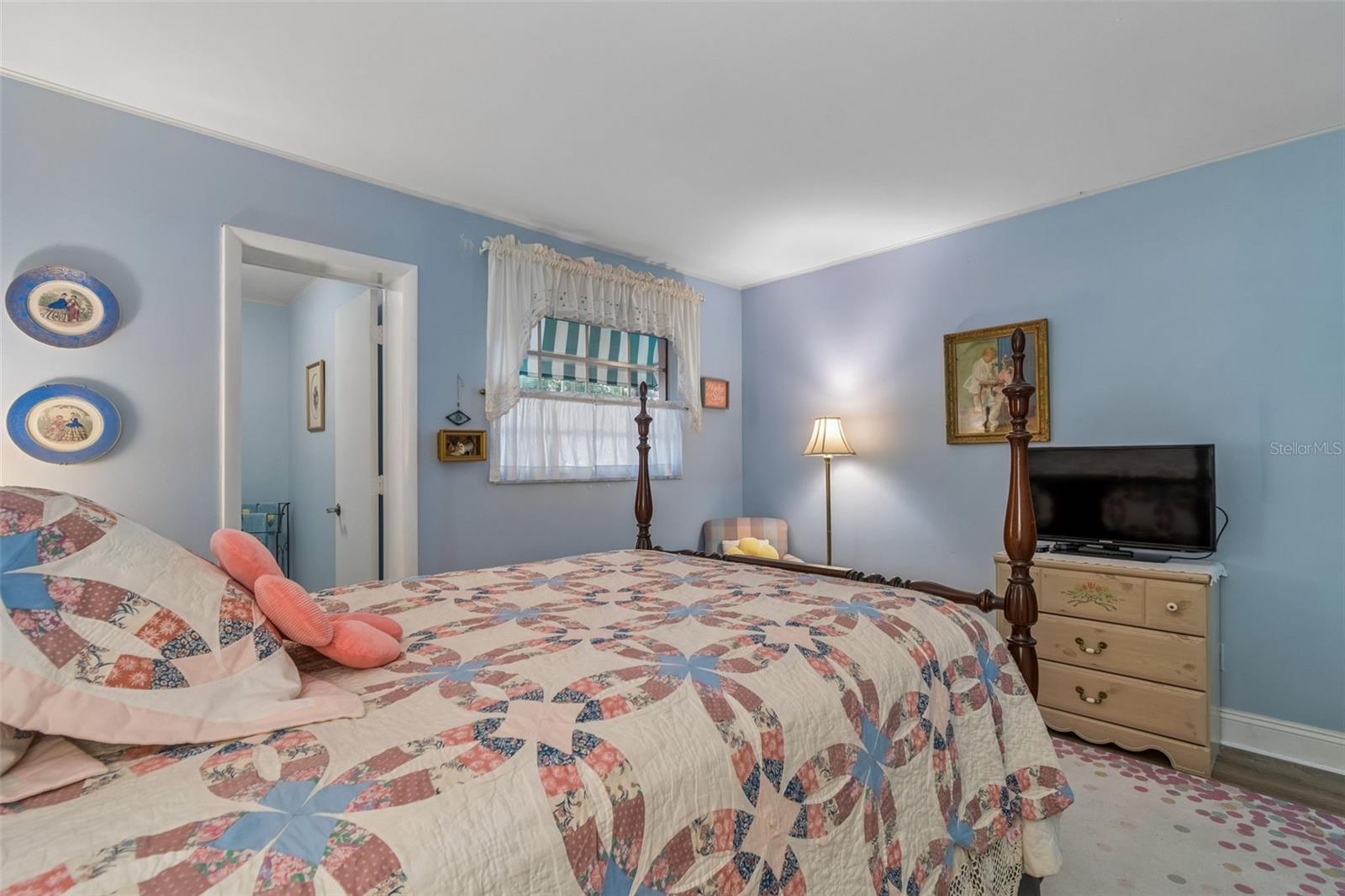 Image 13 of 35 For 200 Glennes Lane 112