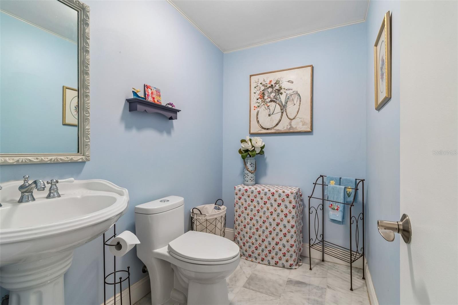 Image 15 of 35 For 200 Glennes Lane 112