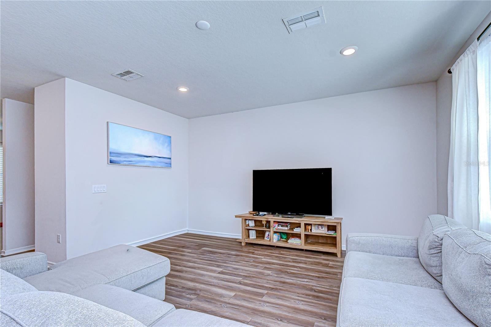 Image 9 of 54 For 20978 Monza Loop