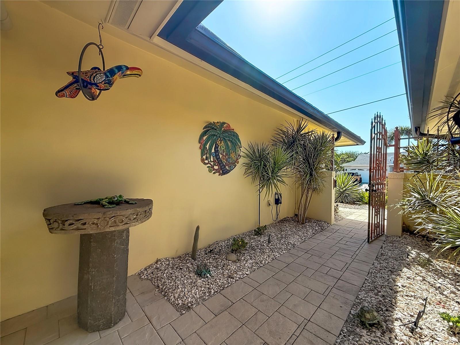 Image 10 of 90 For 2162 Vina Del Mar Boulevard