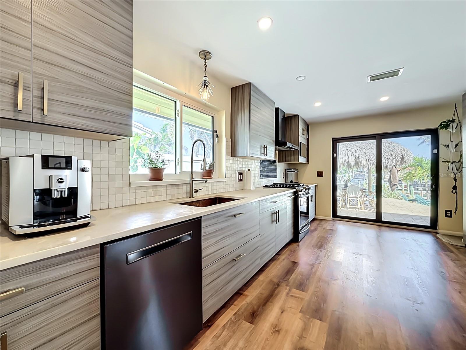 Image 15 of 90 For 2162 Vina Del Mar Boulevard