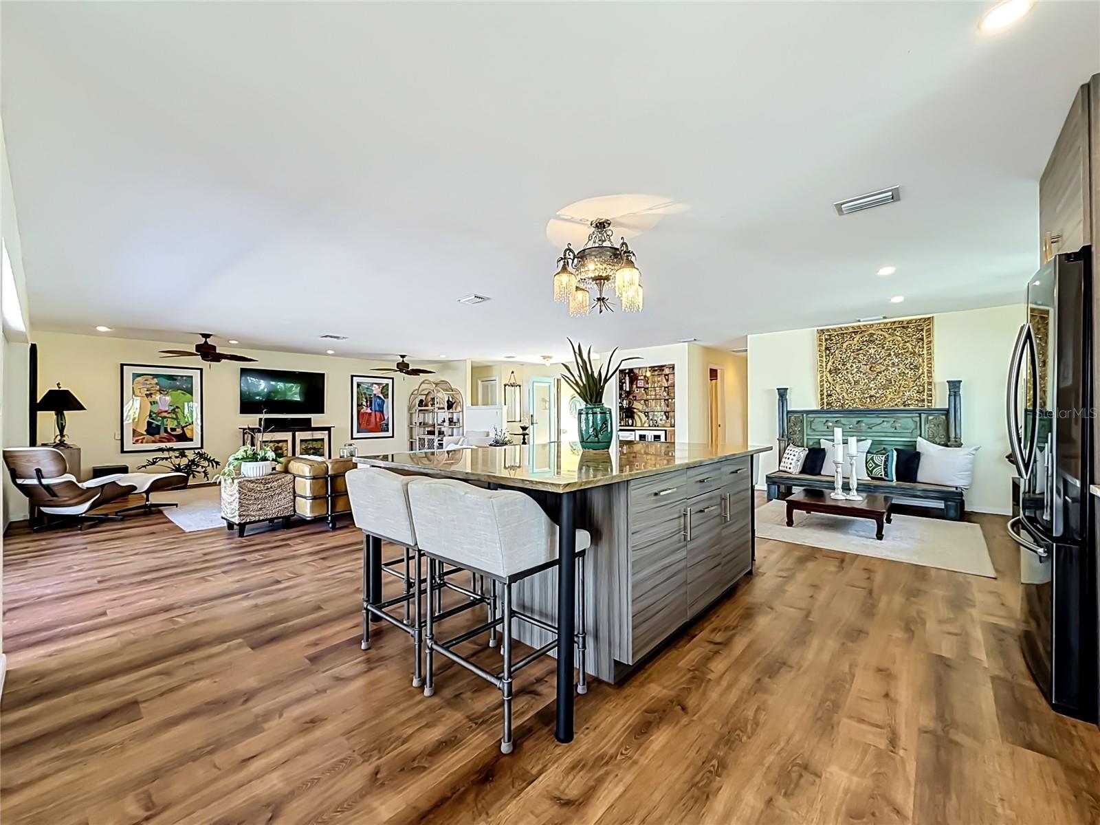 Image 19 of 90 For 2162 Vina Del Mar Boulevard
