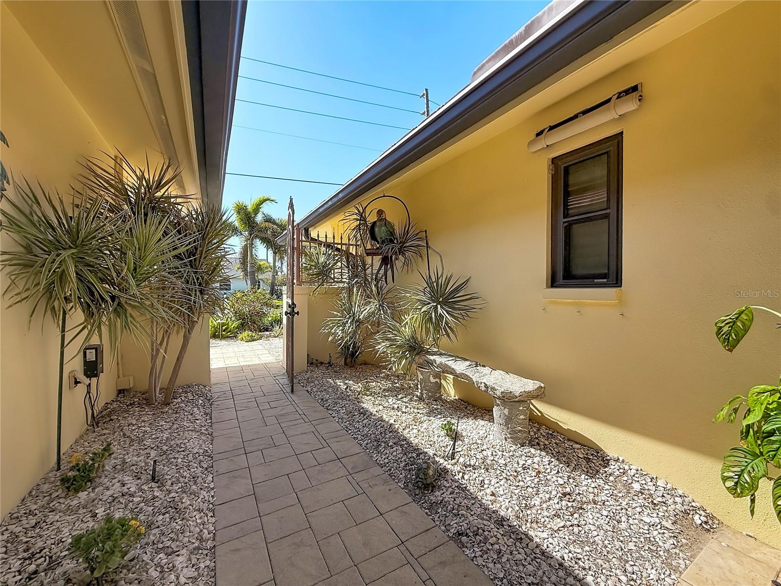 Image 9 of 90 For 2162 Vina Del Mar Boulevard
