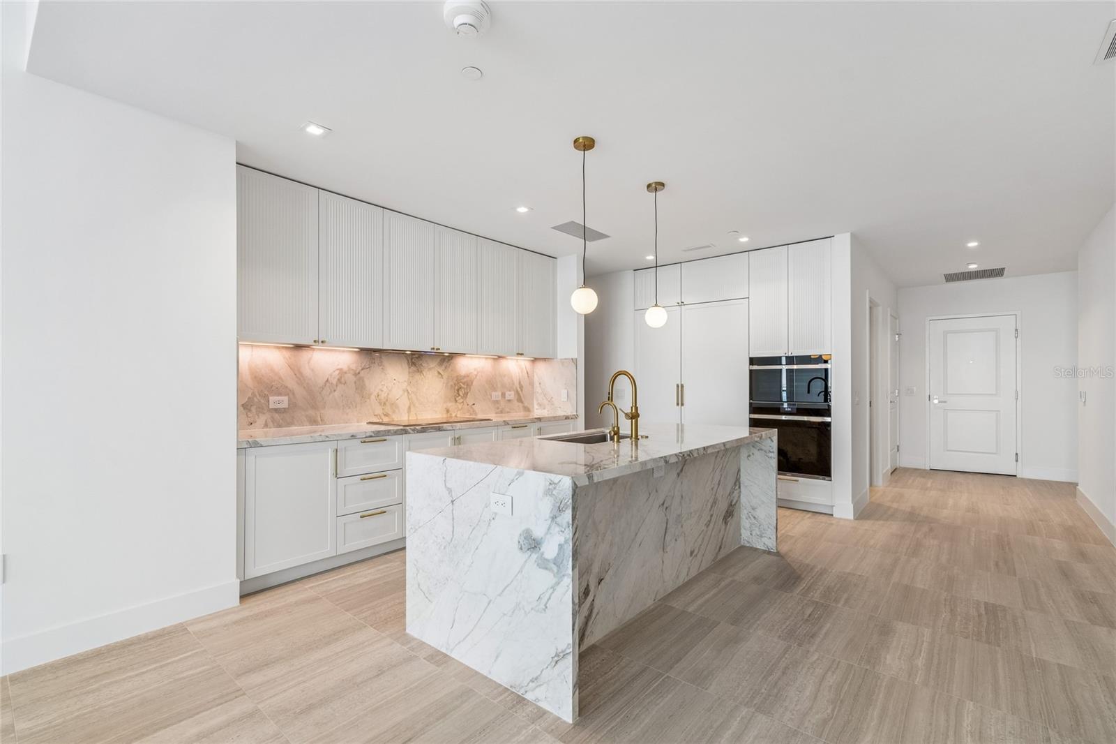 Image 13 of 96 For 3015 Ysabella Avenue 1102