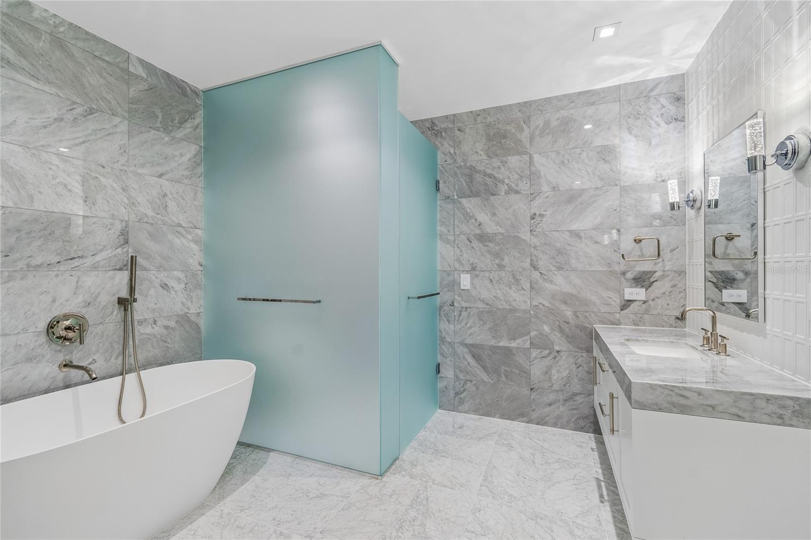 Image 34 of 96 For 3015 Ysabella Avenue 1102