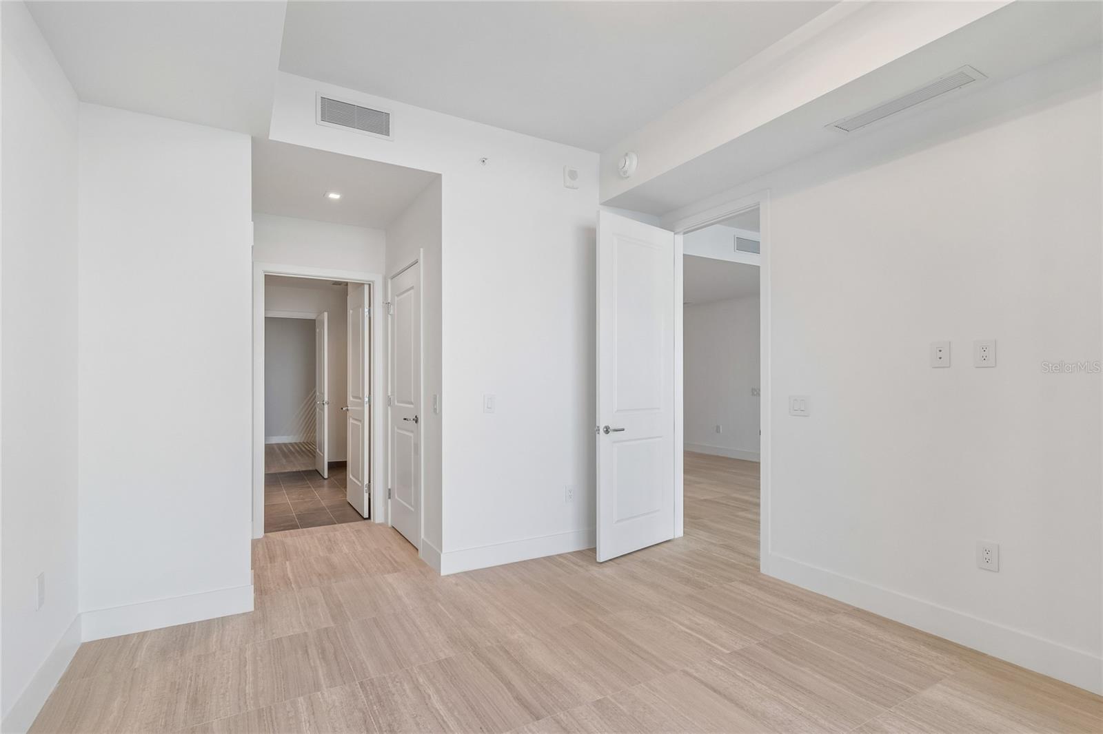 Image 36 of 96 For 3015 Ysabella Avenue 1102