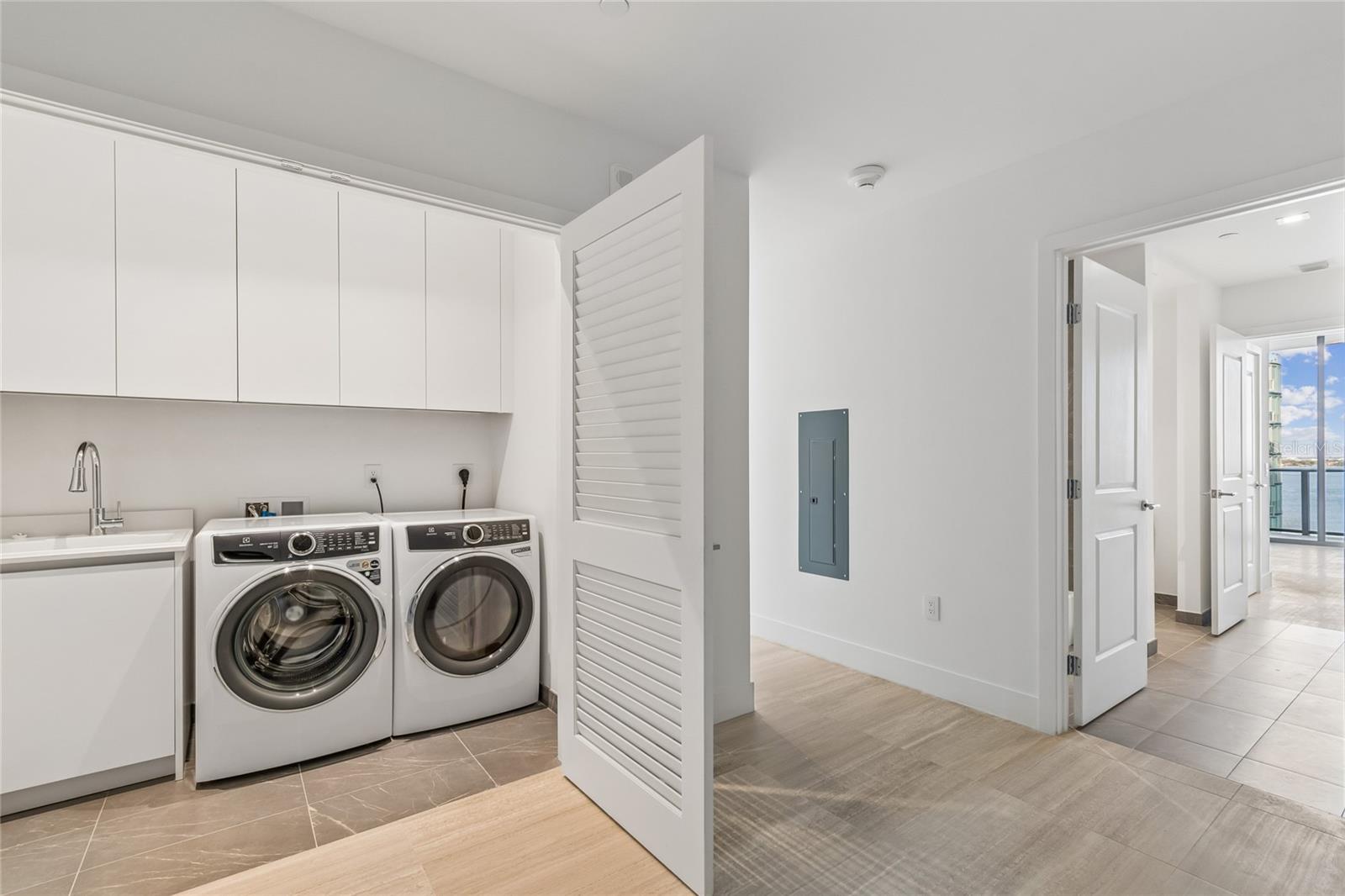 Image 41 of 96 For 3015 Ysabella Avenue 1102