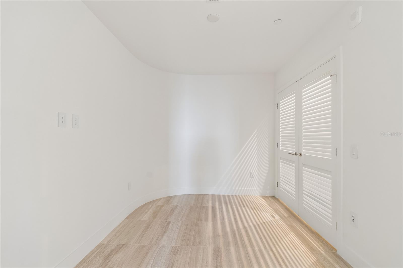 Image 42 of 96 For 3015 Ysabella Avenue 1102