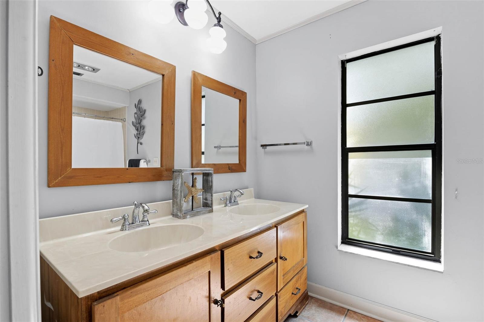 Image 17 of 52 For 2952 Hadleigh Ct